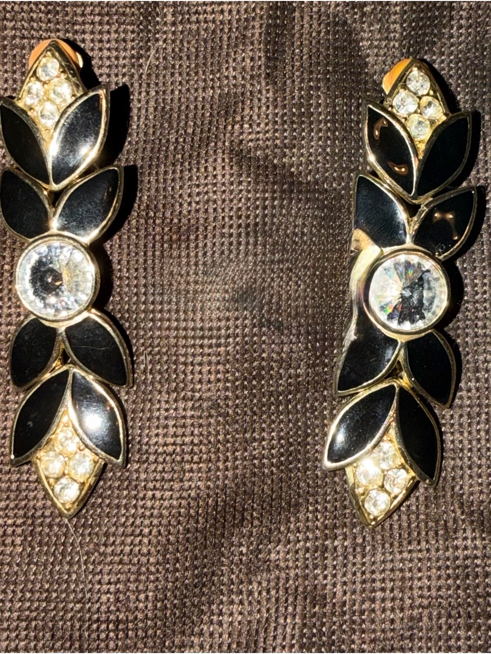 Vintage Bijoux Designs Gold Tone Black Floral Drop Earrings. Clip on's